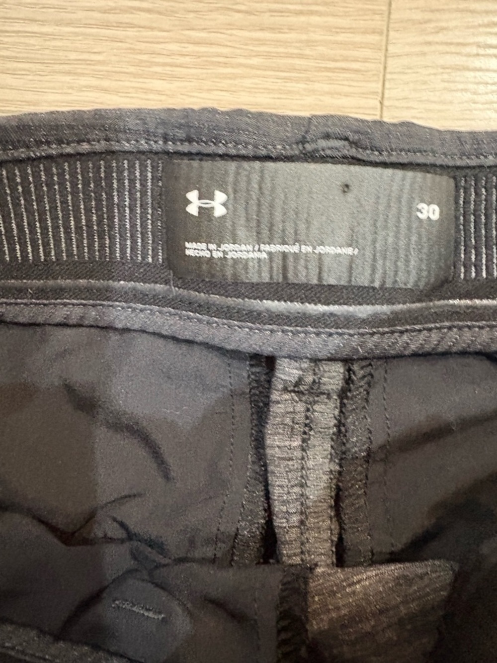 Under Armour Charcoal Flat-Front Performance Shorts size 30 EUC - Picture 2 of 4